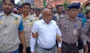 বরিশাল আদালতে আইনজীবী আটক