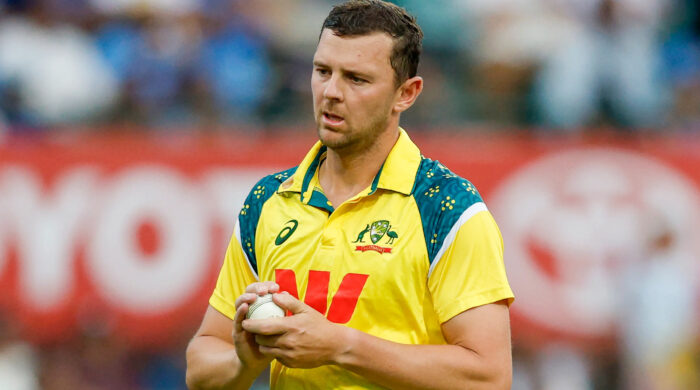 হ্যাজেলউড বিশ্বকাপ থেকে ছিটকে গেলেন অস্ট্রেলিয়ার দল