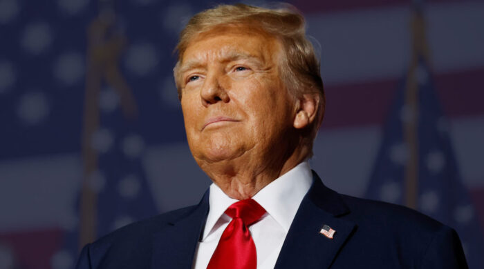 ট্রাম্পের ভিডিওতে ওবামা দম্পতিকে বানর রূপে দেখানোয় তীব্র সমালোচনা