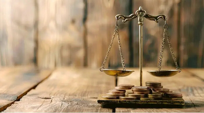 কৃপণতা ও অপচয়ের ক্ষতি: কোরআনের ভারসাম্যের শিক্ষা