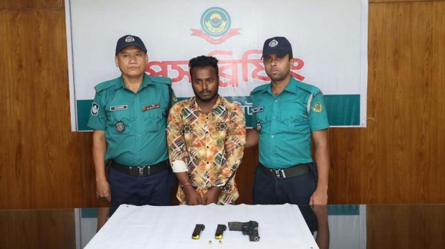 শেরপুরে লুট হওয়া শটগানসহ যুবক গ্রেফতার