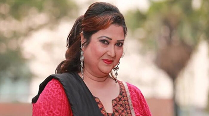 সংরক্ষিত আসনে সংসদে যেতে চান অভিনেত্রী রিনা খান