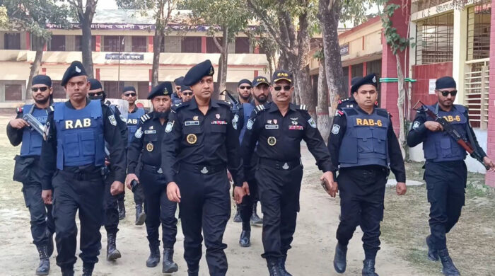 ঝিনাইদহে নির্বাচনে কঠোর নিরাপত্তায় র‌্যাব
