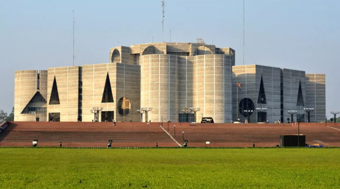 বেতন ছাড়াও এমপিরা যেসব বিশেষ সুবিধা পান