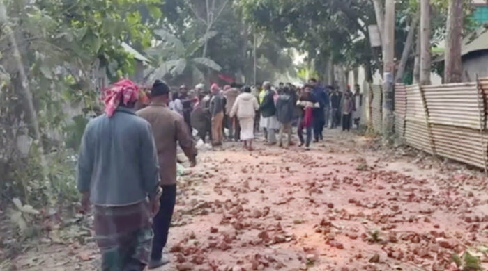 ফরিদপুরে বাজার দখল নিয়ে দুষ্কৃতিকারীদের রণক্ষেত্র, আহত ২০