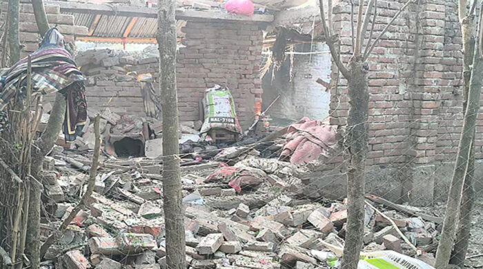 চাঁপাইনবাবগঞ্জে বোমা বিস্ফোরণে নিহত ২, আতঙ্ক এলাকায়