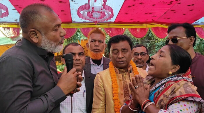 “আমি রাস্তাটি করে দেব, মা” : এস এম জিলানীর প্রতিশ্রুতি