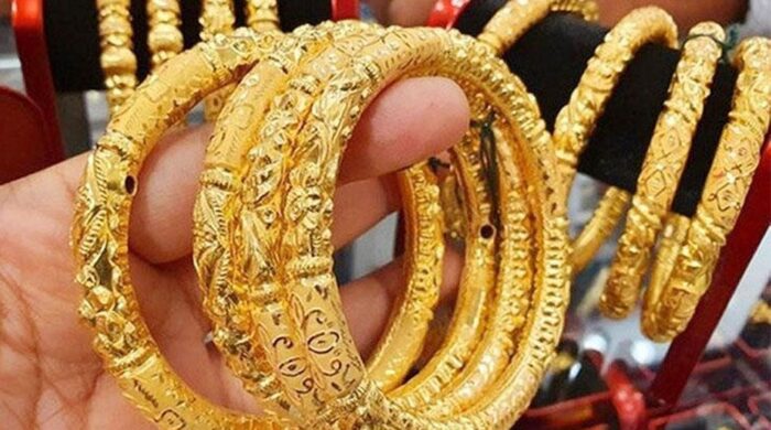 সোনার ভরি ২ লাখ ৬১ হাজার, নতুন দামে চাপে ক্রেতা