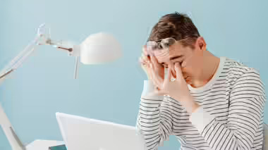 দীর্ঘ স্ক্রিন টাইমে চোখে আরাম, এই তিন ব্যায়ামে