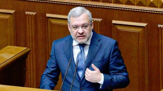 দেশ ছেড়ে পালানোর চেষ্টা করছিলেন সাবেক ইউক্রেন জ্বালানিমন্ত্রী