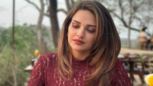 ১০ কোটি চাঁদার হুমকিতে আতঙ্কে অভিনেত্রী হিমাংশি