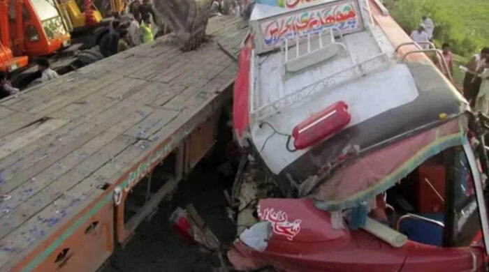 পাকিস্তানে সড়ক দুর্ঘটনায় ছয়জনের মৃত্যু