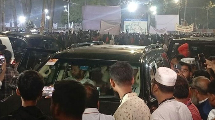 শহীদ মিনারে জামায়াত আমিরকে ঘিরে উত্তেজনা