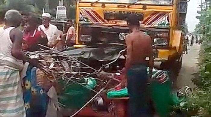 কুষ্টিয়ায় ট্রাকচাপায় অটোরিকশার ৫ যাত্রী নিহত