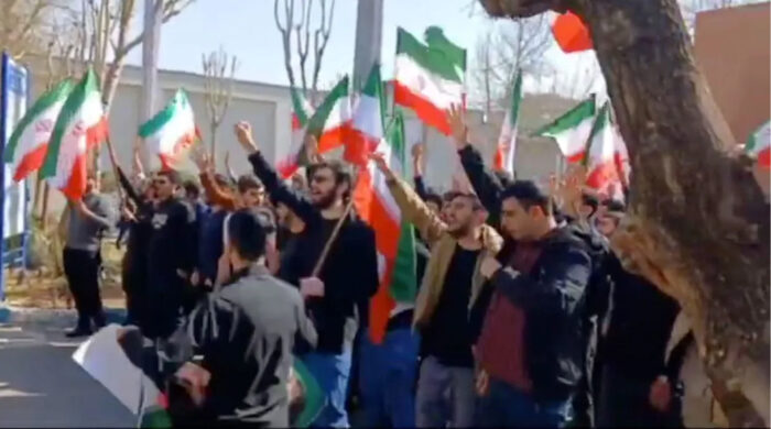 ইরানে বিশ্ববিদ্যালয় শিক্ষার্থীদের বিক্ষোভে উত্তাল রাজধানী