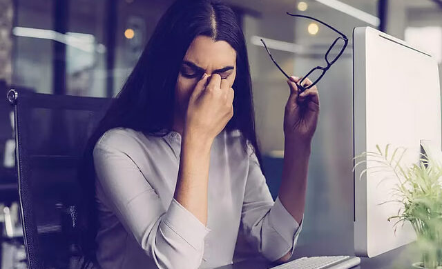 কম্পিউটার ব্যবহারেও চোখের স্বাস্থ্য রক্ষা করুন