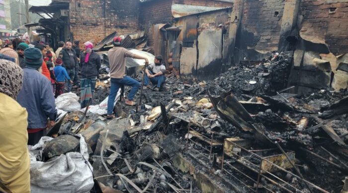 দাউদকান্দির গৌরীপুরে আগুন, ২৫ দোকান পুড়ে ছাই