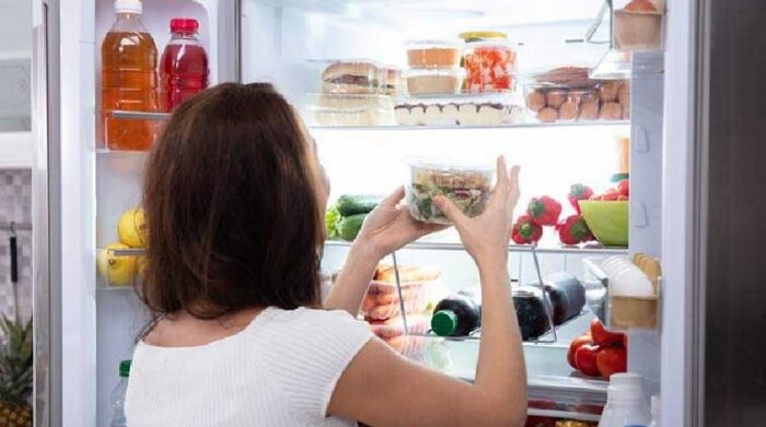 বাসি খাবার ফ্রিজে রাখলে বাড়তে পারে ক্যানসার