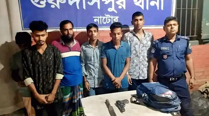 নাটোরে গোপন অস্ত্র কারখানা, গভীর রাতে সেনাবাহিনীর অভিযান