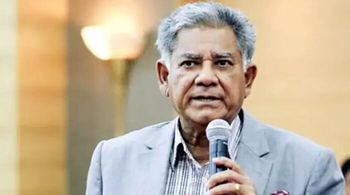 চট্টগ্রাম বন্দরে শ্রমিক বিক্ষোভে নৌ-উপদেষ্টা মুখোমুখি