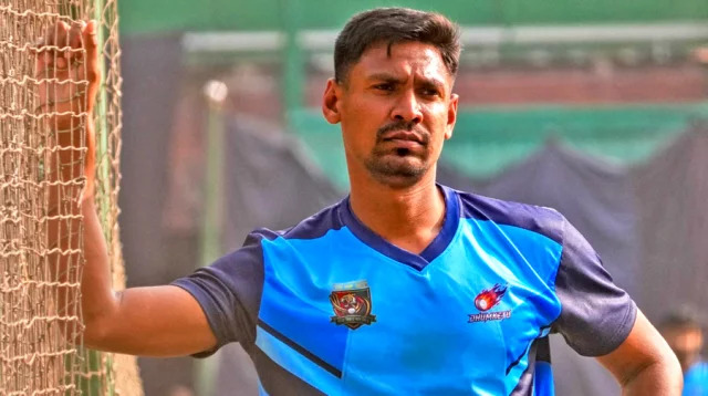 পিএসএলে লাহোরে ফিরলেন মোস্তাফিজুর রহমান