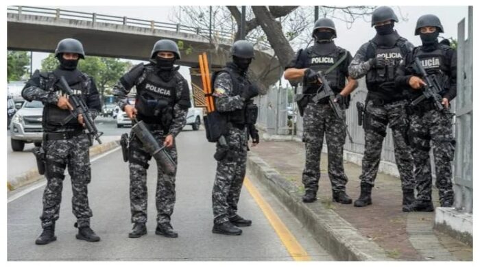 ইকুয়েডরে সামরিক পোশাকে সশস্ত্র হামলা