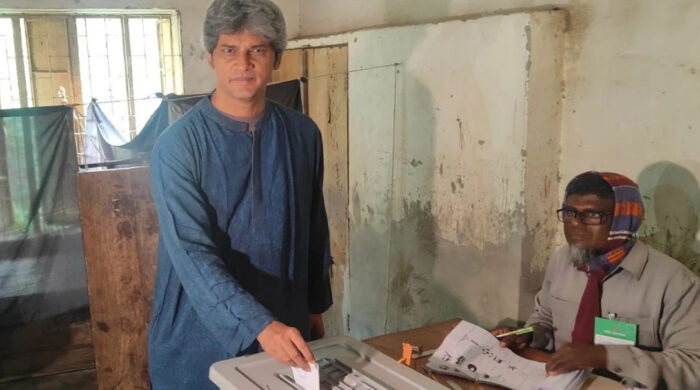 বাঞ্ছারামপুরে ভোট দিলেন জোনায়েদ সাকি