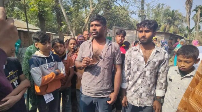 মেহেরপুরে ভোটকেন্দ্রের বাইরে সংঘর্ষ, আহত ১১ জন