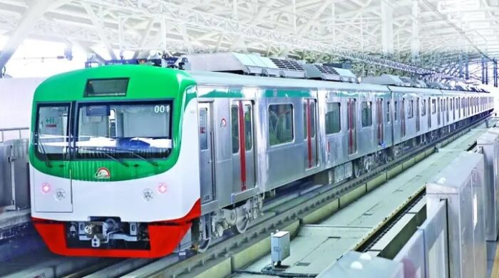 ভোটের দিনে মেট্রোরেল চলাচল