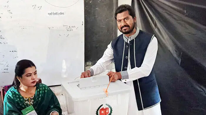 ভোট দিয়ে নুরের অভিযোগ, প্রশাসন প্রশ্নবিদ্ধ