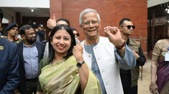 ভোট দিয়ে সবাইকে ‘ঈদ মোবারক’ জানালেন প্রধান উপদেষ্টা