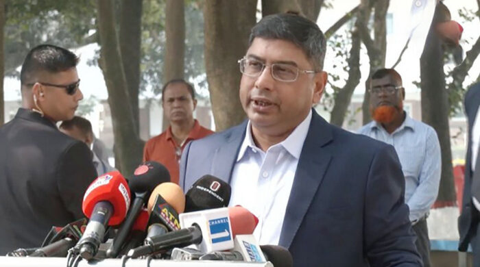 আপনারা কেন্দ্রে গিয়ে নির্ভয়ে ভোট দিন: সেনাপ্রধান