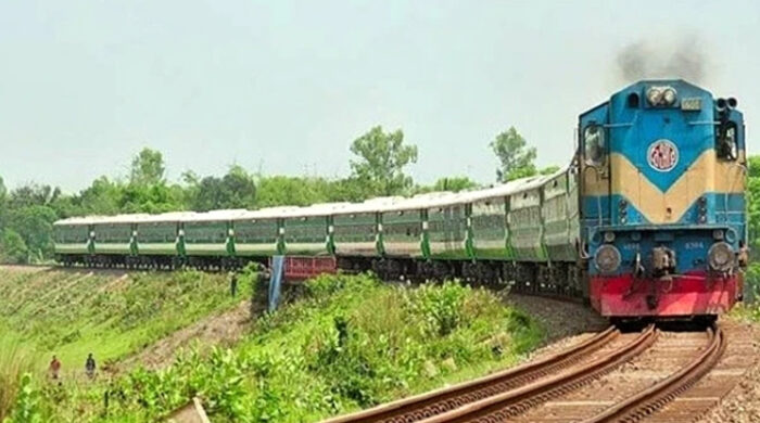 ট্রেন চলাচল স্বাভাবিক
