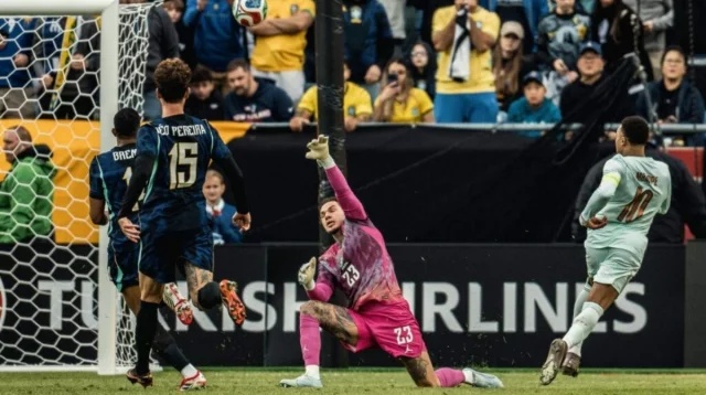 নাটকীয় ম্যাচে ব্রাজিলকে হারাল ফ্রান্স