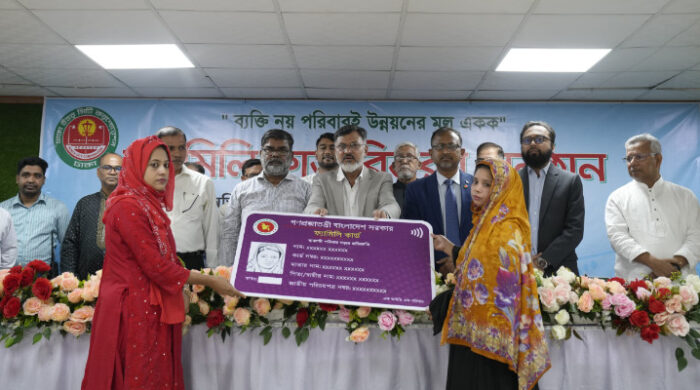 মিরপুর ফ্যামিলি কার্ড বিতরণ