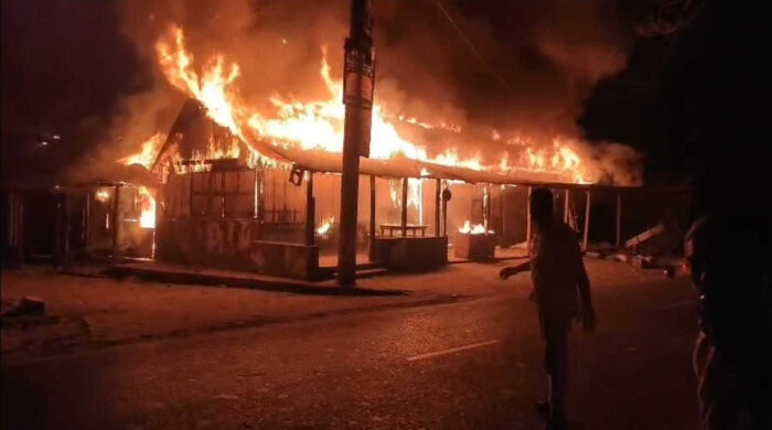 নলছিটিতে মধ্যরাতে ভয়াবহ অগ্নিকাণ্ড, ৬ দোকান ভস্মীভূত