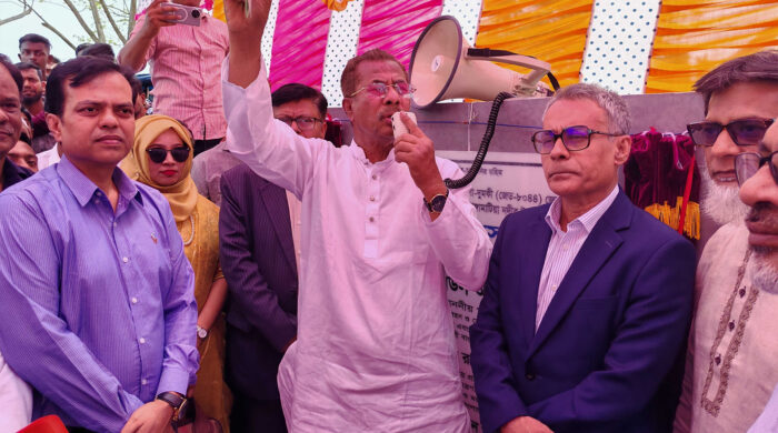 সড়ক পরিবহন ও সেতু মন্ত্রী শেখ রবিউল আলম