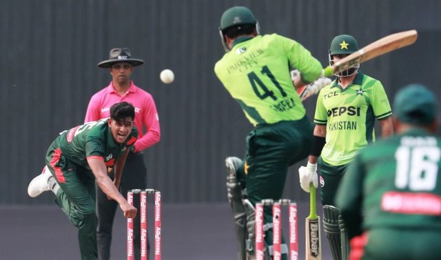 পাকিস্তান ব্যাটিং শক্ত অবস্থান