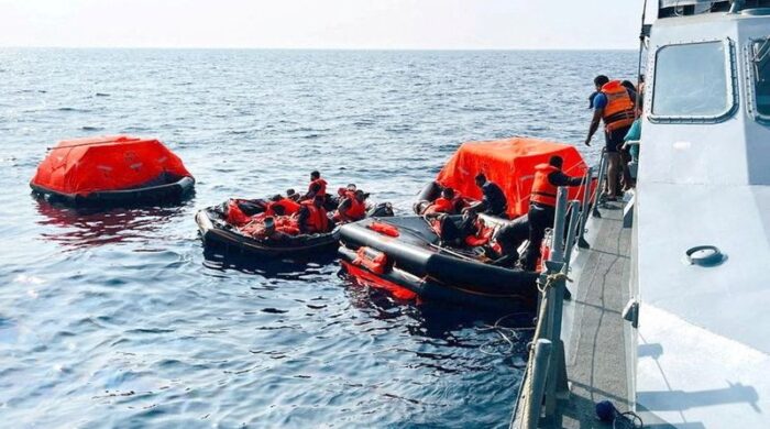 মার্কিন সাবমেরিন হামলায় ডুবে যাওয়া ইরানি ফ্রিগেটের ৮৪ নাবিকের মরদেহ শ্রীলঙ্কা থেকে দেশে ফেরত নিচ্ছে ইরান, চলছে আনুষ্ঠানিক প্রক্রিয়া।