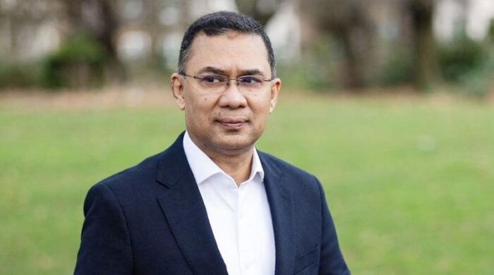 বিলবোর্ড ও ব্যানার দ্রুত অপসারণের নির্দেশ দিয়েছেন প্রধানমন্ত্রী