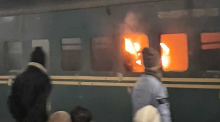 পার্বতীপুর ট্রেনে আগুন ঘটনা