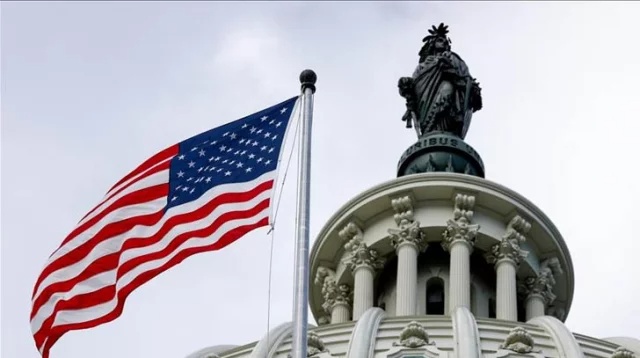 ইরাকে ক্ষেপণাস্ত্র ও ড্রোন হামলার ঝুঁকিতে মার্কিন নাগরিকদের দেশ ছাড়ার নির্দেশ দিয়েছে যুক্তরাষ্ট্র দূতাবাস।