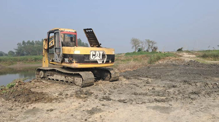 নবাবগঞ্জে ফসলি জমি কেটে নেওয়ার ঘটনা বেড়েছে