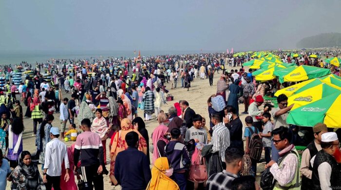 ঈদে কক্সবাজারে পর্যটক ঢলে ৬০০ কোটি টাকার ব্যবসা