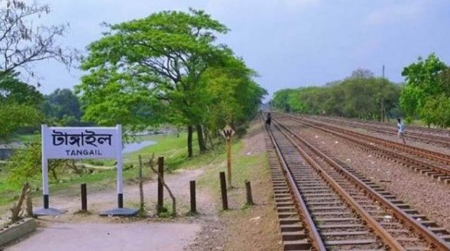 টাঙ্গাইলে ট্রেনে কাটা পড়ে মা-ছেলে নিহত