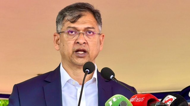 বর্তমান পোশাকে পুলিশ বাহিনী সন্তুষ্ট না: স্বরাষ্ট্রমন্ত্রী