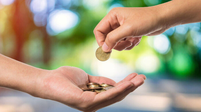 কৃপণতা থেকে মুক্তির পথ দেখায় ইসলামের দাননীতি