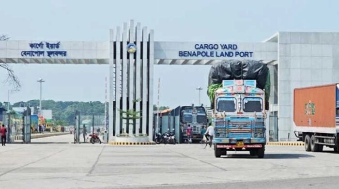 ছুটি শেষে বেনাপোল বন্দরে বাণিজ্যের গতি
