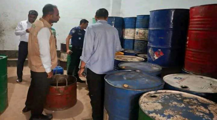 জামালপুরে তেল মজুদ পাম্পে জরিমানা, দ্রুত বিতরণ