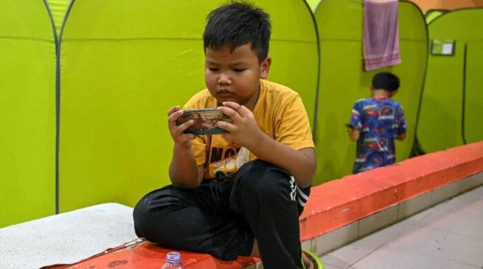 ইন্দোনেশিয়ায় শিশুদের জন্য সোশ্যাল মিডিয়া নিষিদ্ধ